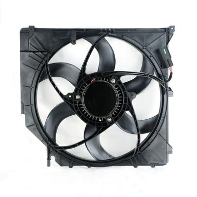 Chine Assemblée 2003-2009 de radiateur de ventilateur électrique de BMW X3 E83 400W OE17113452509 17113414008 17113401056 à vendre