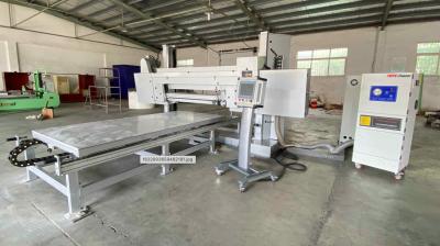 China Automatische flache Schneidemaschine TDBW-1300 EVA Pu Foam Cutting Machines zu verkaufen