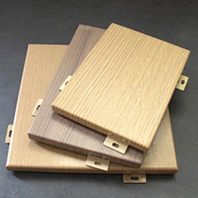 Chine Panneaux muraux en aluminium revêtus de PVDF personnalisés Couleur bois pour la décoration intérieure / extérieure à vendre