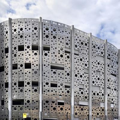 China Panel de pared de aluminio perforado de 3 mm PVDF Revestimiento personalizado para la decoración de edificios en venta