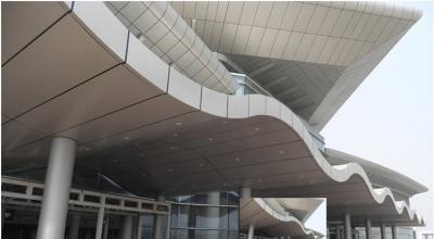 China Metallfassaden Dekorationsmaterial Metallfassadenplatte Aluminiumperforierte Fassadenplatte für Gebäude Vorhangwanddekoration zu verkaufen