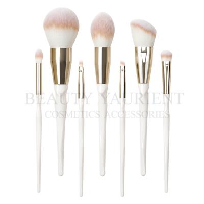 China Deluxe White 7 Piece Makeup Brush Set Ultra Soft Fiber Hair Facial Brush Kit for sale