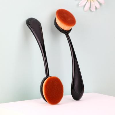 China Silkscreen Logo Tooth Style Foundation Makeup Brush With PP Plastic Handle for sale