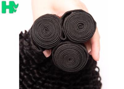 China Paquetes rizados rizados 100% de las extensiones del cabello humano de Remy del color natural malasio en venta