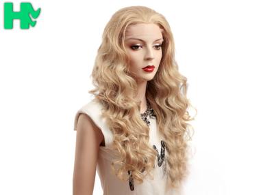China Cor sintética longa encaracolado encantador do cabelo louro das perucas do baile de finalistas da forma à venda