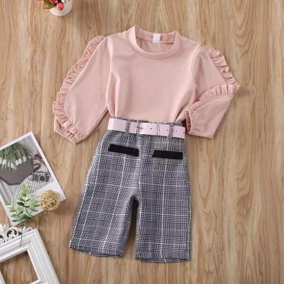 中国 Srpingおよび秋の新しい子供の用品類はピンクの長袖の木の耳のTシャツのワイシャツの格子縞のスリー ピースのベルトを置く 販売のため