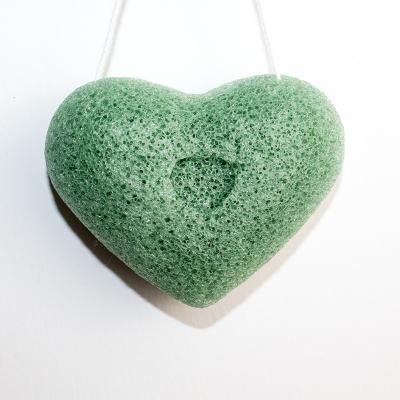 China Heart Shaped Green Tea Konjac Sponge Balance PH Face Sponge For Foundation for sale