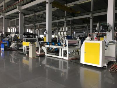 Chine Le ruban coloré de pp a moulé la capacité de machine de la machine 120-200kg/Hr d'extrusion de film à vendre