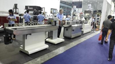 Κίνα Ακριβής ιατρική μηχανή Extruison σωλήνων έγχυσης, πλαστική μηχανή παραγωγής σωλήνων PVC προς πώληση