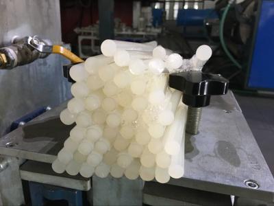 中国 機械に単一ねじ放出機械をする高速エヴァの熱い溶解の接着剤の棒 販売のため