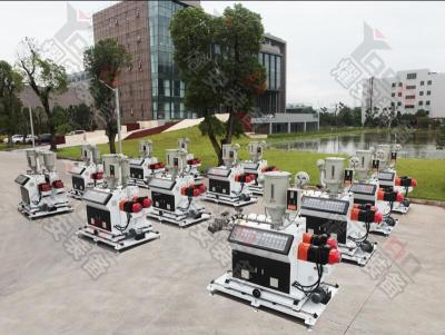 Chine Doubles machine de bande de transporteur de boudineuse à vis, bande et machine de conditionnement de bobine  à vendre