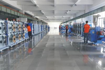 중국 자동 귀환 제어 장치 모터 유형을 가진 기계를 형성하는 높은 생산 효율성 운반대 테이프 판매용