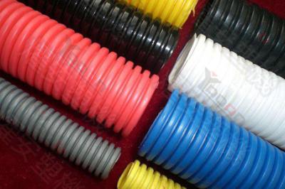 China Einzelne Wand-Kunststoffrohr-Verdrängungs-Maschinen-Hart-PVC-Rohr-Betriebsverschiedene Maschinen-Farbe  zu verkaufen