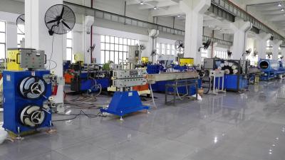 中国 ガーデン・ホース/編みこみのヤーンはポリ塩化ビニールのホースの放出ライン、ポリ塩化ビニールのプラスチック管の放出機械を補強しました 販売のため