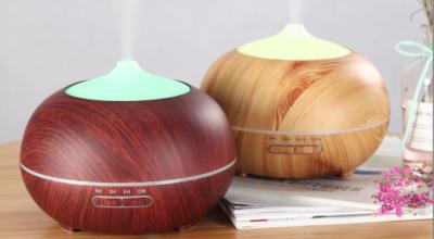 Chine Lampe en bois d'Aromatherapy de Mini Ultrasonic Multicolor de jet à la maison d'air d'humidificateur d'Aromatherapy à vendre