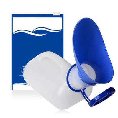 China Unisex Urinal for Car Toilet Urinal for Men and Women Bedpans Pee Bottle With a Lid and Funnel Plastic Can for Car Old Man for sale