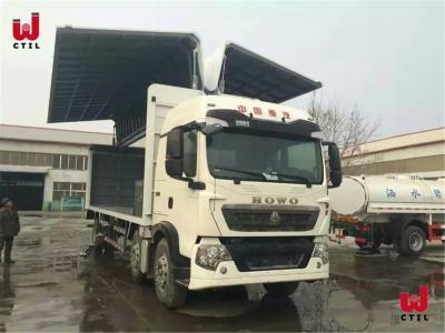 中国 Sinotruk 10の荷車引きのTruck WingヴァンEuro 4の貨物トラック 販売のため