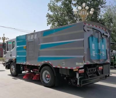 China limpeza azul do vácuo dos veículos com rodas da estrada 6 do caminhão da vassoura de rua 4x2 à venda