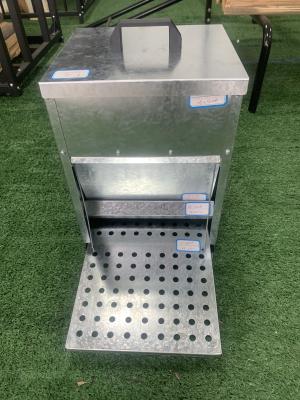 China 5kg Giantz Auto Chicken Feeder Automatic Chook Poultry Treadle Self Opening Coop for sale