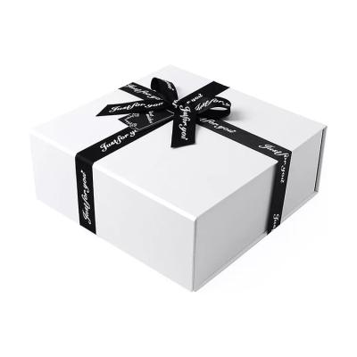 China Band-Bogen-Geschenkbox-Verpackenfalte magnetisch zu verkaufen