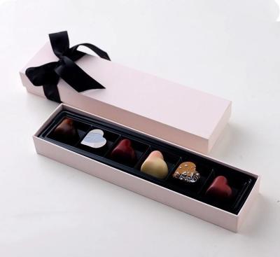 China Boda que imprime la caja de regalo de empaquetado del caramelo de la caja con la corbata de lazo en venta