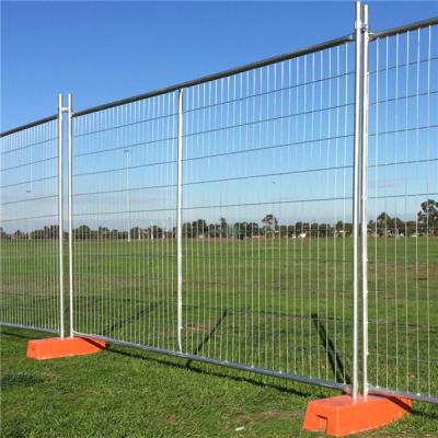 China Temporary Safety Fence 2.4 x 2.1M 10Panels 10Concrete 10 Clamps Building for sale