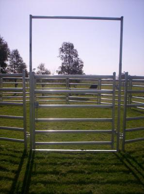 China 22 Round Corral Panels Inc Gate, Round Yard, Cattle Fences, Corral 15m Diameter for sale