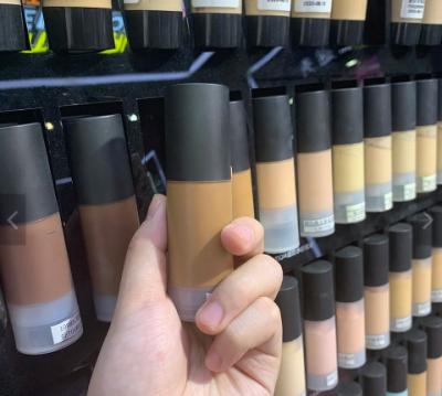 Chine Base liquide de maquillage imperméable organique de Vegan de couverture totale pour les femmes noires de peau à vendre