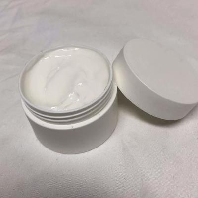 China La crema hidratante orgánica de la cara de la niconamida del 10% que blanquea reduce el punto oscuro y el Puffiness Crueldad-libres en venta