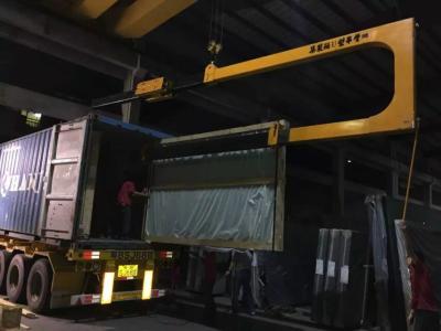 China Glass Lifting Crane C Grab for Glass Unpacking / U Shape Container for sale