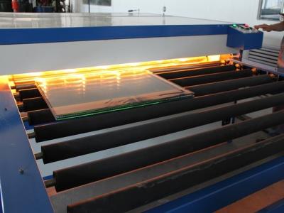 Китай Изолируя ролик стеклянной машины heated отжимает толщину 12~50mm стеклянную продается