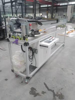 Chine Robot en céramique de gâchage en verre automatique de nettoyage de rouleau de four, machine en céramique de nettoyage de rouleau à vendre