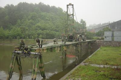 China Todos os tipos da ponte mecanizada modular dos veículos militares para superar rios médios e pequenos à venda