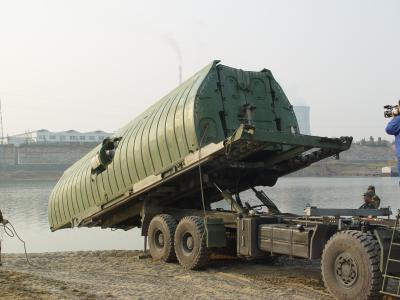 China Ferry Military Pontoon Bridge Tracked Load 72t Or Wheel Load 83t To Cross Over River for sale