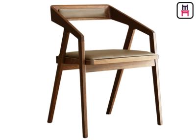 China La madera de roble de la geometría tapizada cenando la madera comercial de las sillas preside los apoyabrazos de 60 grados en venta