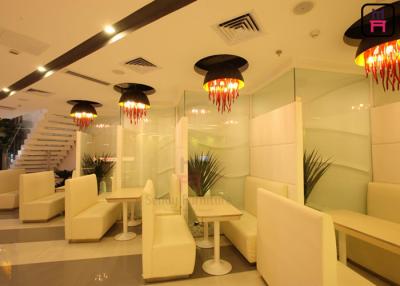 China Moderne Art-Schnellrestaurant-Stand-Sitzplatz-Edelstahl-Basis/einfaches Leder zu verkaufen