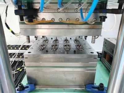 China Cavidad múltiple plástica del CNC EDM del moldeo a presión del silicón líquido LSR en venta