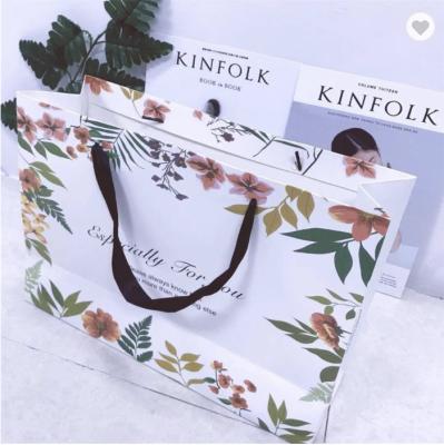 China Matt Laminated Gusset Paper Bag Packaging Art Paper Luxury Gift Bags With Flower for sale