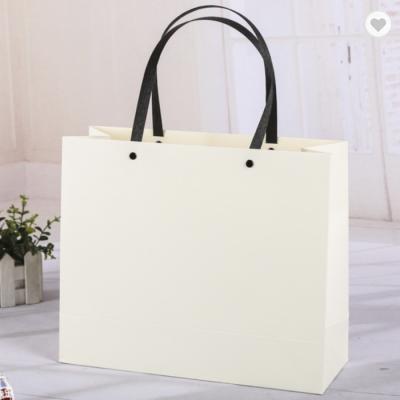China Pantone Colored Kraft Paper Bag Packaging With Synthetic Handles for sale