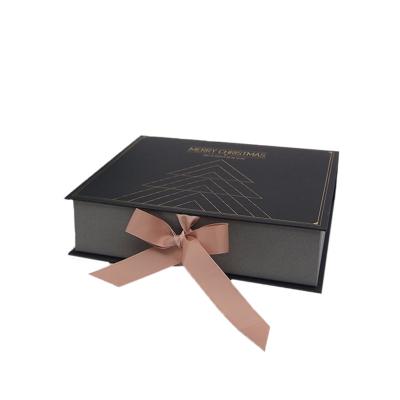 China Magnetic Gift Packing Boxes Custom Cardboard Paper Packaging With Ribbon for sale