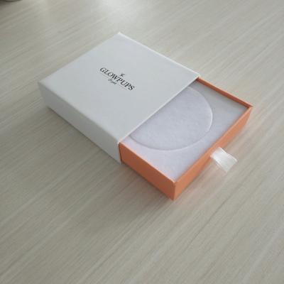 Китай Упаковка подарочной коробки белых браслетов шкатулок для драгоценностей 157гсм картона изготовленная на заказ продается