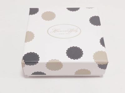 Китай Цвет коробок изготовленных на заказ ювелирных изделий упаковывая сметанообразный ый-бел повторно использовал шкатулки для драгоценностей продается