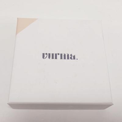 China Caixas de embalagem personalizadas do presente do logotipo da caixa de papel da joia da parte alta marfim branco à venda