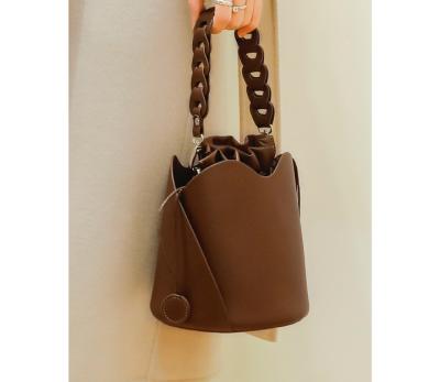 China Bucket Bag Womens Leather Bag Retro Style Bag Female Handbag Simple All-Match Messenger Bag for sale