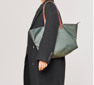 China 32cm Green Nylon Tote Bag ISO9001 Oversized Satchel Handbags for sale