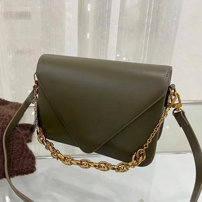 China Thick Chain PU Shoulder Bag 26cm Vintage Envelope Bag for sale