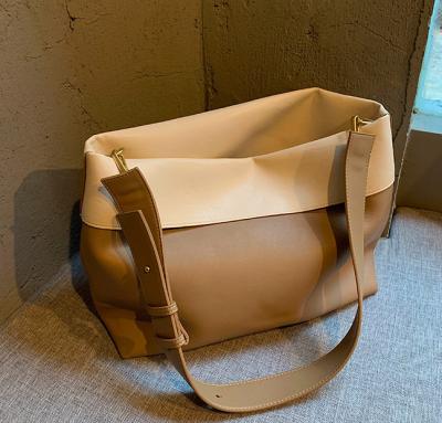 China Color Matching 35cm PU Shoulder Bag OEM Single Shoulder Crossbody Bag for sale