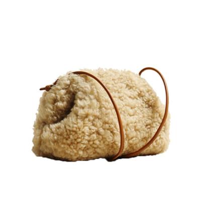 China Lambswool Ladies Clutch Bags 21cm 13cm Mini Cloud Bag for sale