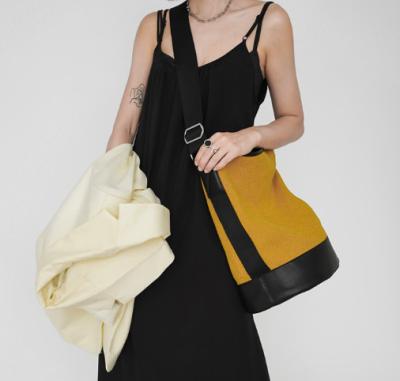 China Stitching Linen Shoulder Bag 29cm 34cm Yellow Leather Bucket Bag for sale