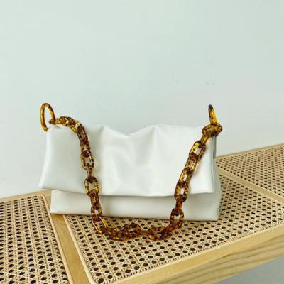 China Zippered Small Underarm Bag 32cm 18cm White Leather Crossbody Bag for sale